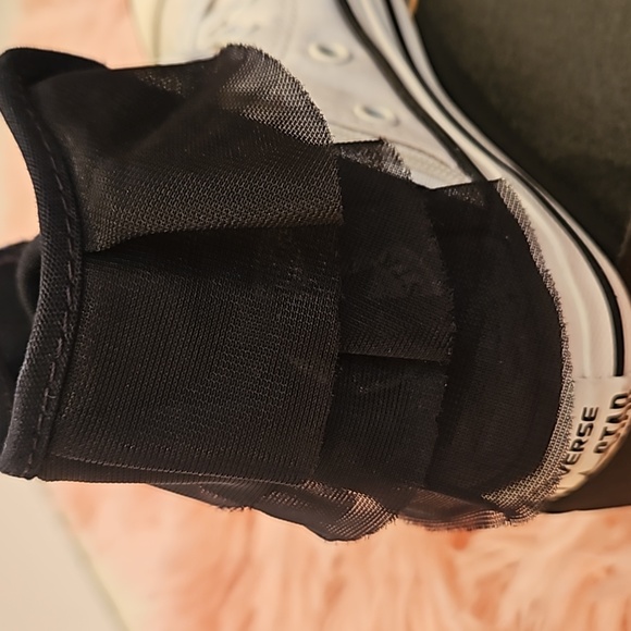 Converse Block Party Ruffle Hi Top for Little Girls. Sizes 11. - Picture 6 of 8